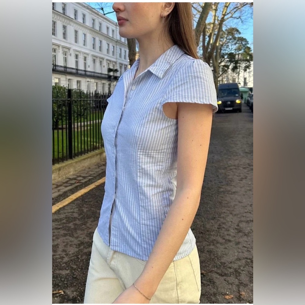 NWT Brandy Melville Women's  Light Blue Rue Stripe Top Size 28